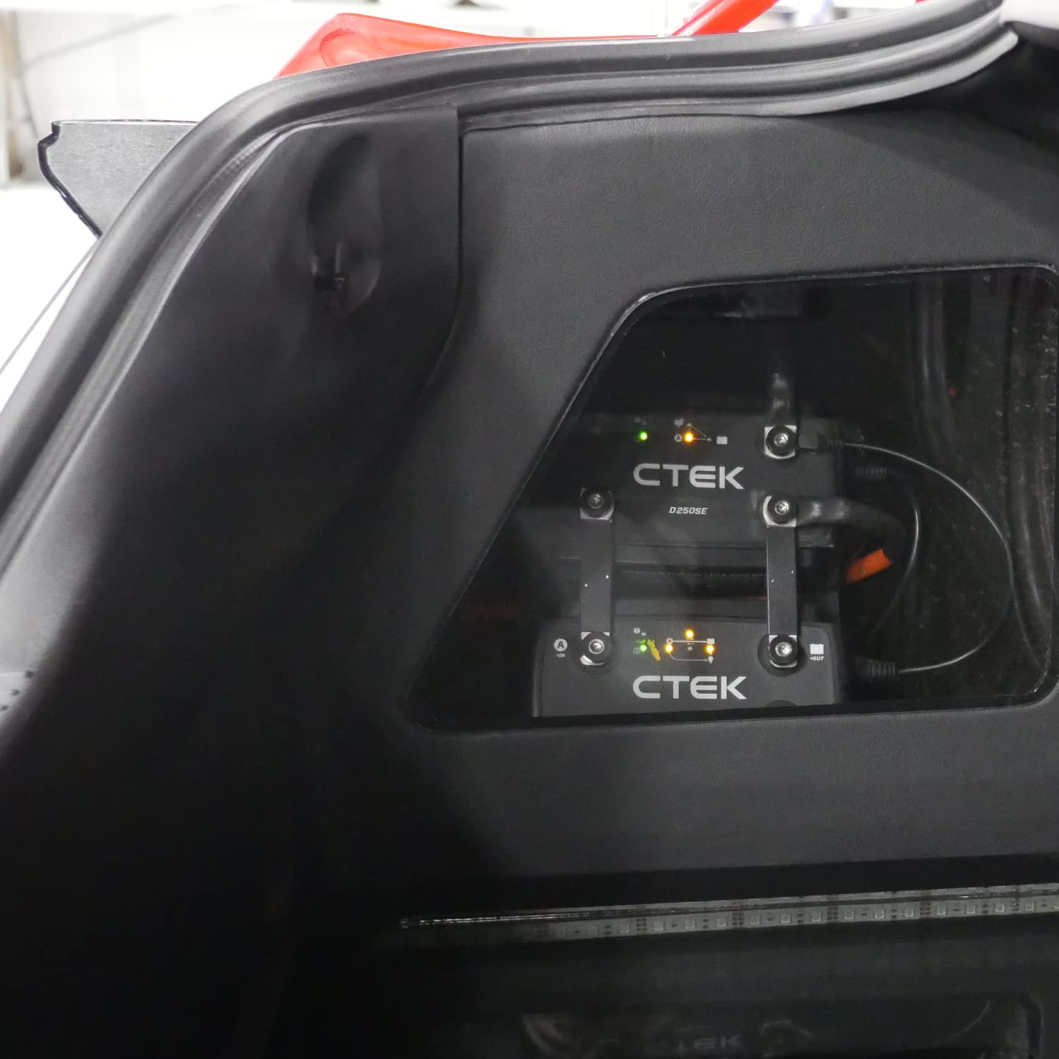 ctek-d250se-chargeur-de-batterie-embarqu-12v-20a-avec-r-gulateur-solaire-mppt-po image 7